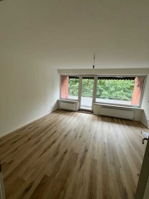 Dachgeschoss Wohnung über 2 Etagen mit Balkon - neu saniert-