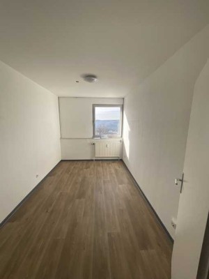 Helle und großzügige 3-Zimmer-Wohnung mit Balkon!