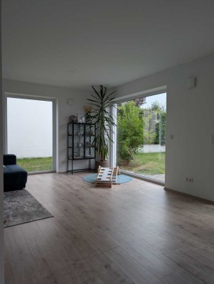 Großzügige 4 ZKB (Haus in Haus) in schöner, ruhiger Lage von Aichach