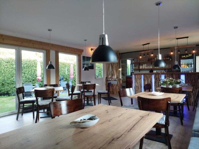 75 m² Restaurante & 3 Ferienwohnungen