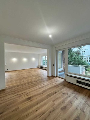 Kernrenovierte 4- Zimmer-Wohnung mit Balkon in Stadtvilla