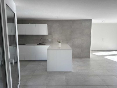 WINNENDEN: Attraktive 3-Zi.-Wohnung * hochwertig ausgestattet * EBK * 2 Balkone * TG-Stpl. inkl. *