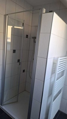 Gepflegte Dachgeschosswohnung mit zwei Zimmern und Einbauküche in Zapfendorf