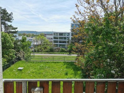 Sanierte 2 Zimmer Wohnung mit neue EBK und Tfg Stellplatz