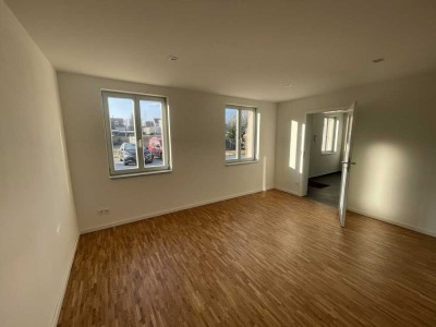 Charmantes Gartenhaus (2-Raum) mit Terrasse und Garage zu vermieten!