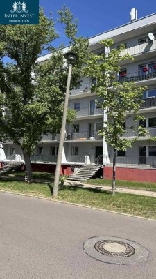 **helle 2-Zimmer-Wohnung mit Balkon**