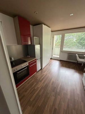 Vollständig renovierte und möblierte 1-Raum-Wohnung mit Balkon und Einbauküche in Fürth