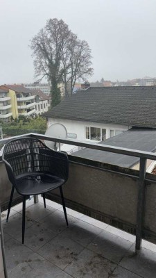 Schöne, helle, 2 ZKB Wohnung mit Balkon und EBK an Selbstzahler