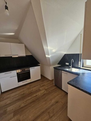 890 € Kalt + 150 € NK =1040 € Warm - 74 m²  3-Z-Wohnung mit Balkon und Stellplatz in Sirchingen Bad