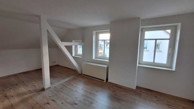 Ruhige Dachgeschoßwohnung in zentraler Lage