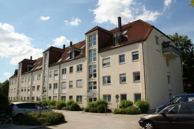 Großzügige, Vermietete, 3-Zimmer-Wohnung mit sonniger Loggia in gepflegtem Mehrparteienhaus mit TG!
