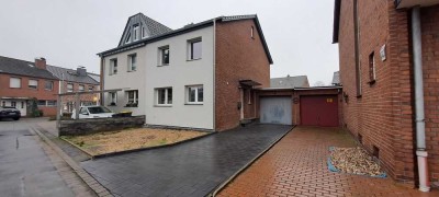 Vollmodernisierte & gehobene 4-Zi.-DHH (2 Bäder, Garten, Balkon, Garage, Stellplatz)