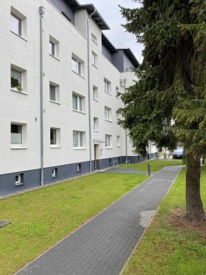 renovierte 3-Zimmer Wohnung mit EBK und Balkon, WG geeignet, Blick ins Grüne und sehr ruhig