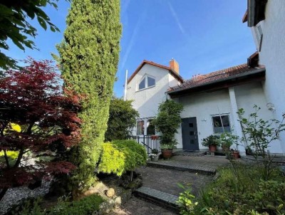 Moderne DHH mit großem Garten und Garage in guter Lage von Offenbach am Main!