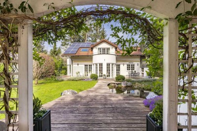 Familiendomizil im eleganten Villenstil mit charmantem, großen Südgarten und PV-Anlage