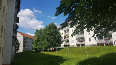 ***Großzügige 3- Raumwohnung mit PKW - Stellplatz und Kelleranteil***