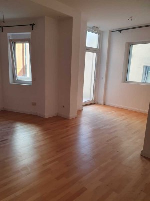 Stilvolle, sanierte 4,5-Raum-Wohnung mit gehobener Innenausstattung in Weinheim