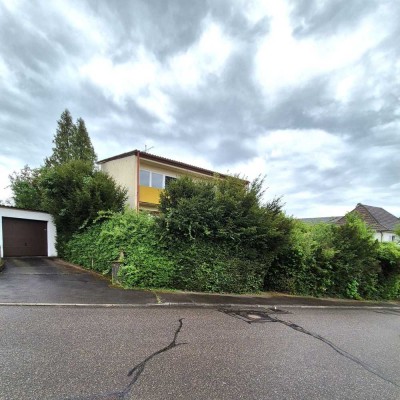 *Solides Mehrfamilienhaus mit verschiedenen Nutzungsmöglichkeiten*