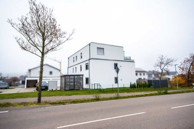 ***TRAUMWOHNUNG:  2,5 Zimmer plus Tageslichtbad und Balkon im 1. OG***