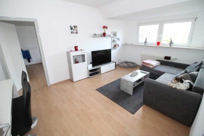 2,5 Raum DG Wohnung in gutem Hause