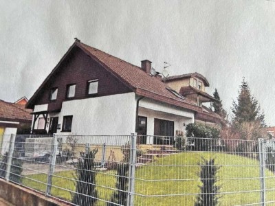 Attraktive und gepflegte 5,5-Zimmer-Doppelhaushälfte mit geh. Innenausstattung und EBK