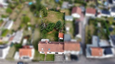 Großes Grundstück mit Einfamilienhaus!