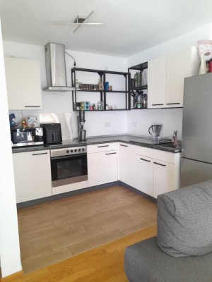 sehr helle, neuwertige 2-Zimmer-Wohnung mit Süd-Loggia in Lappersdorf