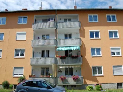 Sparen und genießen: Renovierte 4-Zimmer Wohnung mit Balkon in Stadtnähe!