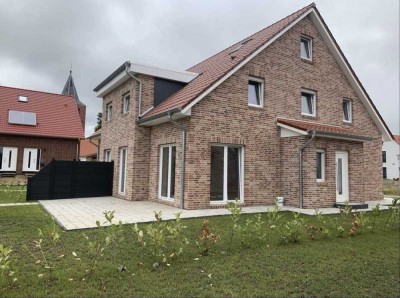 Freundliche 5-Zimmer-Doppelhaushälfte mit EBK in Kalkhorst