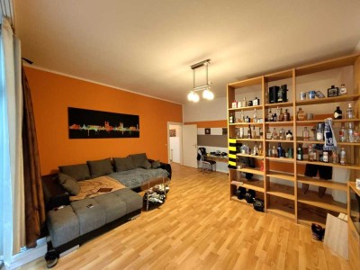 Freundliche 2-Zimmer-Hochparterre-Wohnung mit Balkon, Einbauküche und Tageslichtbad