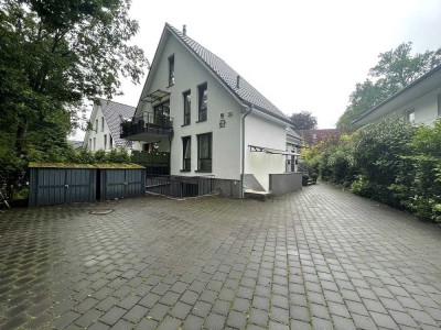 Moderne & Stilvolle Maisonettewohnung mit Balkon in Wellingsbüttel