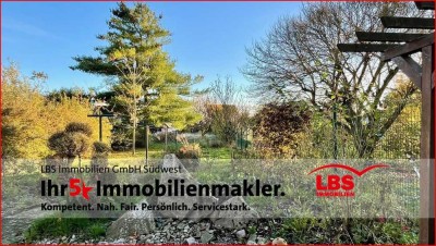 Ihr neues Zuhause
Freistehendes  EFH mit Carport, Doppelgarage und einem schönen, großen Garten