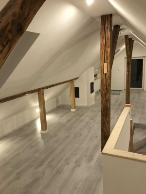 Perfekte Lage, lichtdurchflutet, offen und großzügig, Atelier, teilmöbliert