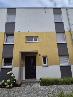 Exklusives, neuwertiges 5-Raum-Reihenhaus mit gehobener Innenausstattung und EBK in Dornstadt