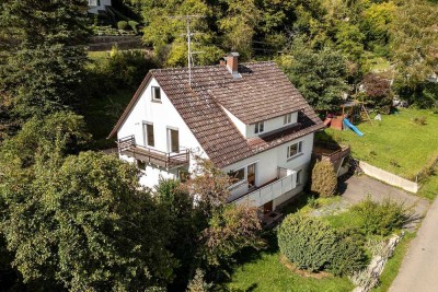 Freistehendes Zweifamilienhaus mit Einliegerwohnung, großem Grundstück und Weitblick ins Donautal