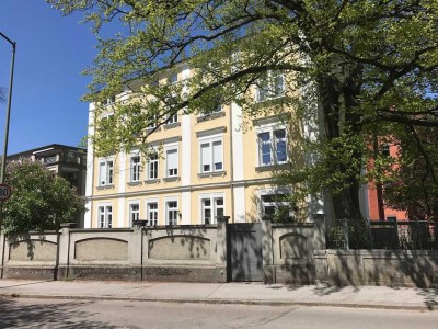 Geräumige, sanierte 2,5-Zimmer-Wohnung mit gehobener Innenausstattung zur Miete in Augsburg