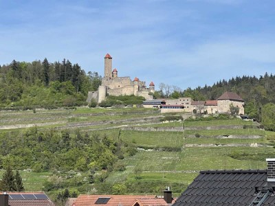 *ERSTBEZUG* Stillvolles 4-Zimmer-PENTHOUSE mit 2 Terrassen & Einbauküche mit Burgblick