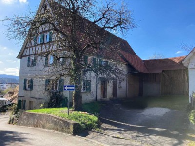 Bauernhaus mit großem Grundstück