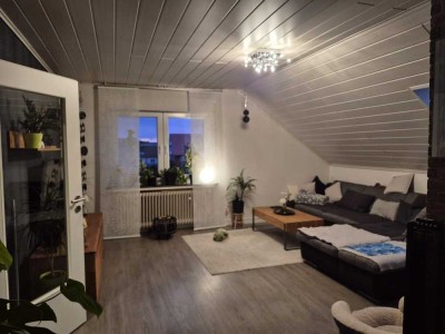 Schöne 2,5-Zimmer-Dachgeschosswohnung mit EBK in Paderborn Elsen