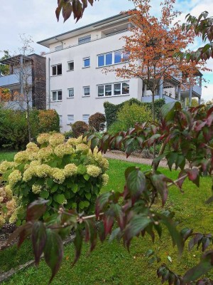 Stilvolle, gepflegte 2-Zimmer-Erdgeschosswohnung mit geh. Innenausstattung mit EBK