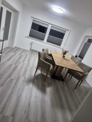 Großzügige 7-Zimmer-Wohnung mit Balkon in Daaden