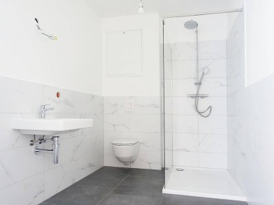 SUPER-GELEGENHEIT - ca 3,53% Rendite - vermietete 3 Zimmer Wohnung mit Terrasse im Zentrum von Wiener Neustadt