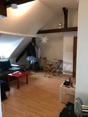 Gepflegte 1,5-Zimmer-Dachgeschosswohnung mit Dachterrasse und EBK(vom Vormieter z erw.) in Mannheim