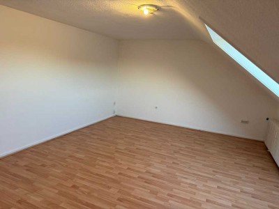 Exklusive, vollständig renovierte 3-Zimmer-Dachgeschosswohnung mit Balkon in Grevenbroich