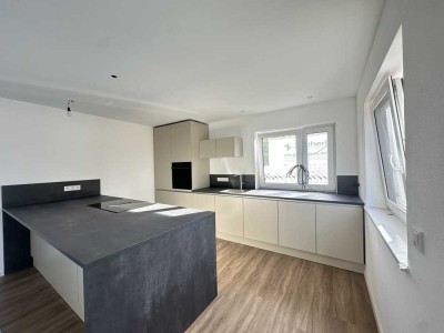 Familientraum! Wohnen auf zwei Ebenen mit Topausstattung, ausreichend Platz und sonnigem Garten