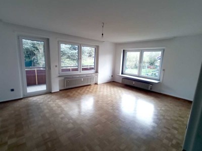 Große 3-Zi.-EG-Wohnung mit Terrasse, grossem Garten,Garage und zus. Stellplatz