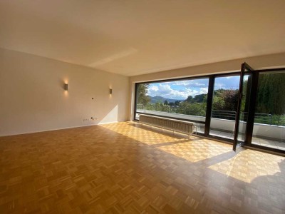 *Luxus Immobilie* Helle 3 Zimmer Wohnung mit Balkon und gigantischem Ausblick