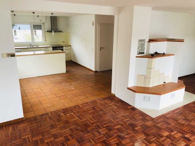 Sanierte 4,5-Zimmer-Wohnung mit top Schnitt, großem Balkon, FBH und EBK in LE-Musberg