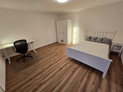 Erstbezug nach Sanierung! Möblierte 1,5-Zimmer-Wohnung mit Stellplatz und separater Küche