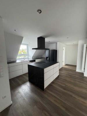 Stilvolle 3-Raum-Maisonette-Wohnung mit gehobener Innenausstattung mit Einbauküche in Weiher